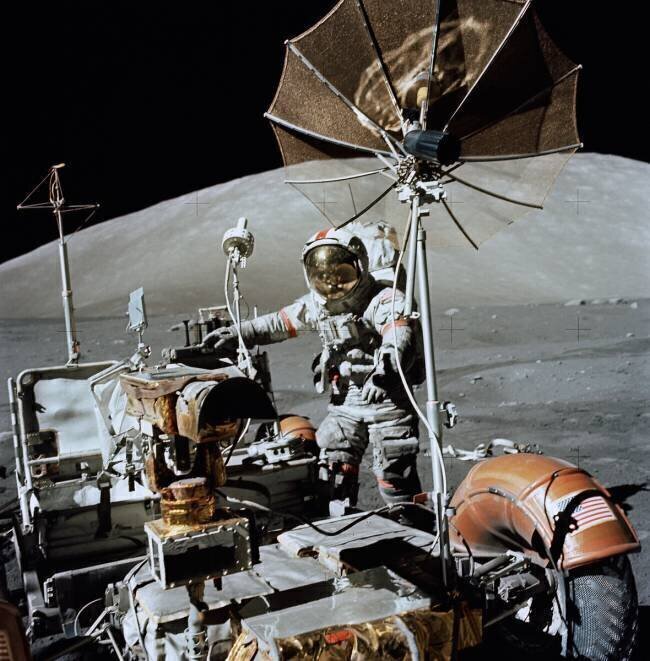 Apollo 17, E. Cernan and the lunar vehicle Nasa
