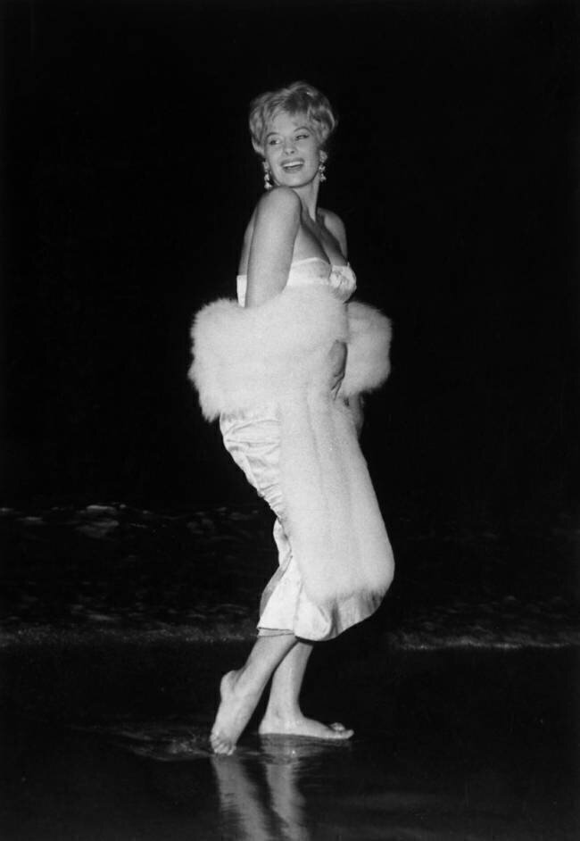 Cannes Film Festival : Magali Noel on The Beach, May 11, 1960 Rue des Archives