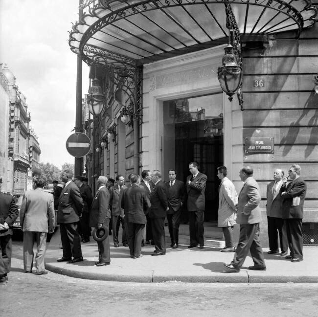 General de Gaulle receives leaders of political parties Rue des Archives