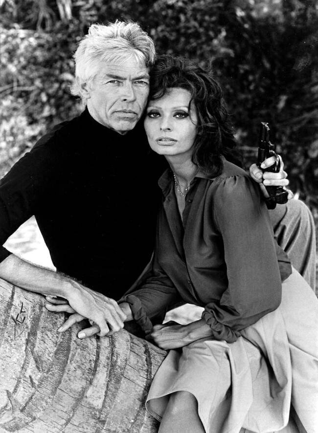 James Coburn et Sophia Loren anonymous