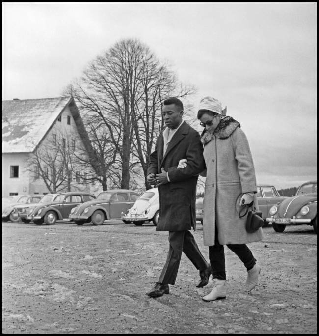 Pelé and his wife Rosemeri dos Reis Cholbi during their honeymoon anonymous