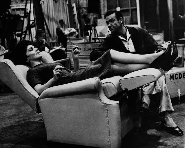Pinewood studios, Gina Lollobrigida and Sean Connery during a shooting Keystone