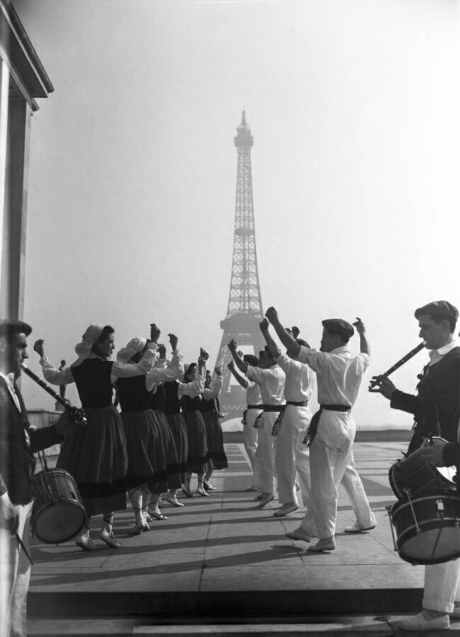 Ballet basque au Trocadéro Keystone
