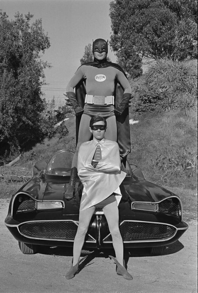 Batman, Robin et la Batmobile sur le plateau de la série télévisée "Batman" Orlando Suero