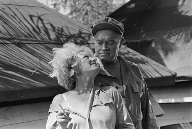 Bob Hope et Phyllis Diller sur le tournage de "La Marine en folie" Orlando Suero