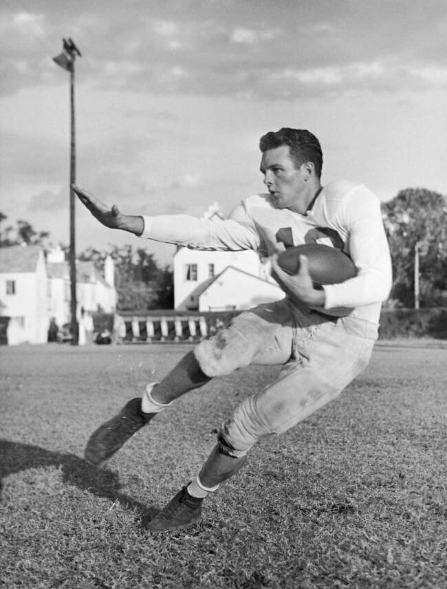 Bon Jones, joueur de football américain de l'université de Miami Keystone