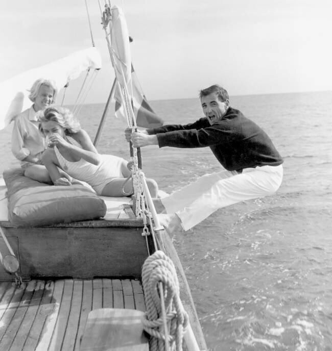Charles Aznavour, Nicole Berger et Elga Andersen  Rue des Archives
