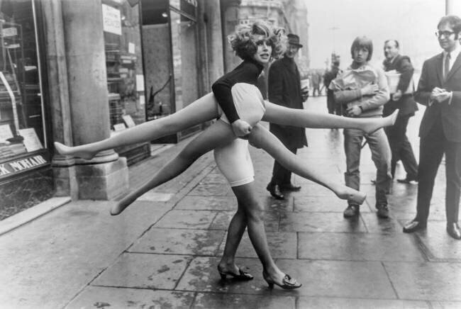 Curiosité 1968 : jeu de jambes Keystone