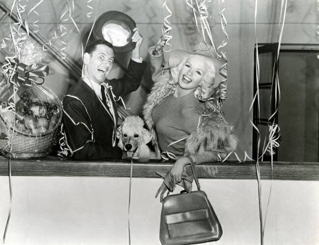Jane Mansfield et Tony Randall dans le film américain "La Blonde explosive" de Frank Tashlin (1957) anonyme