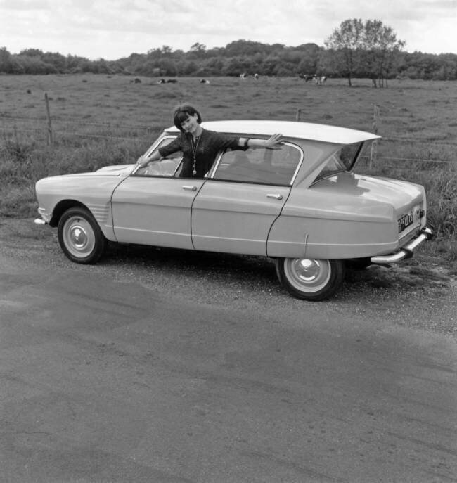 La Citroen "L Ami 6" Rue des Archives