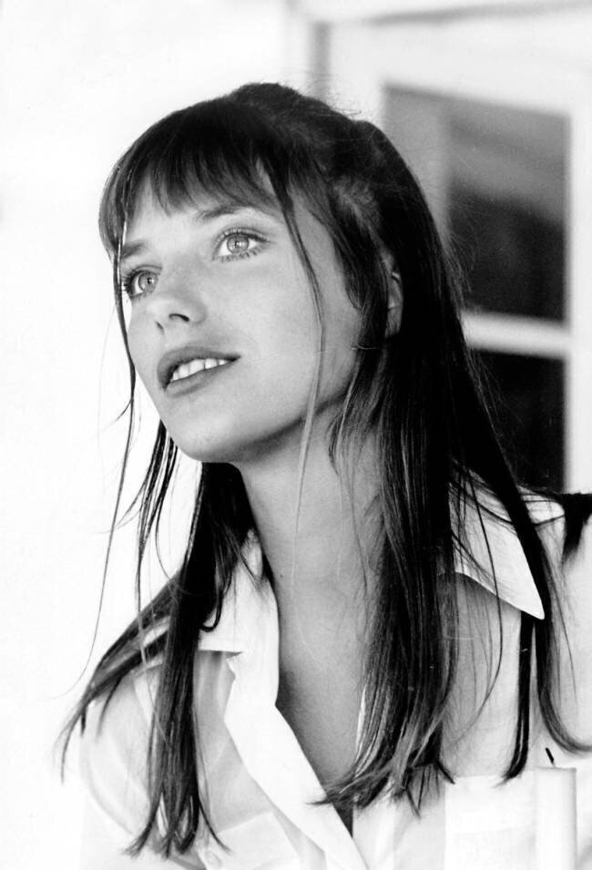La piscine avec Jane Birkin A Saint Tropez Sur Le Plateau  Rue des Archives