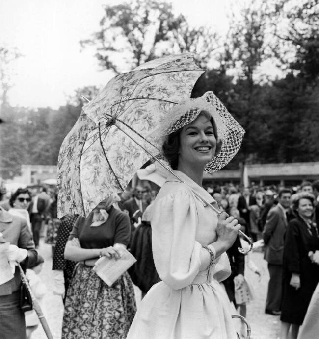 Le mannequin Daniele Saintoin au prix de diane a chantilly Keystone