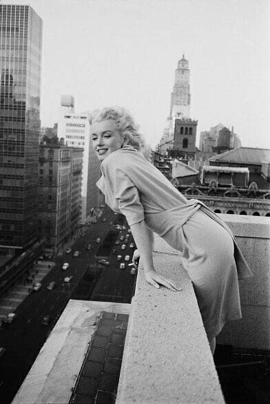MARILYN ON THE ROOF Michael Ochs