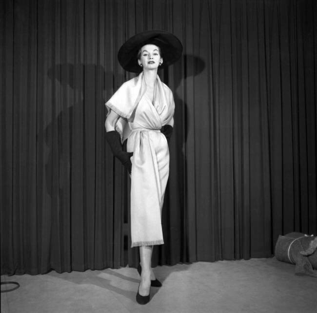 Mode Lanvin (printemps), 10 fevrier 1954 Rue des Archives