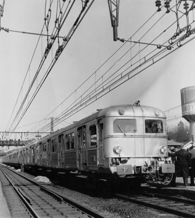 Nouveau wagon électrique, France, mars 1953 Rue des Archives