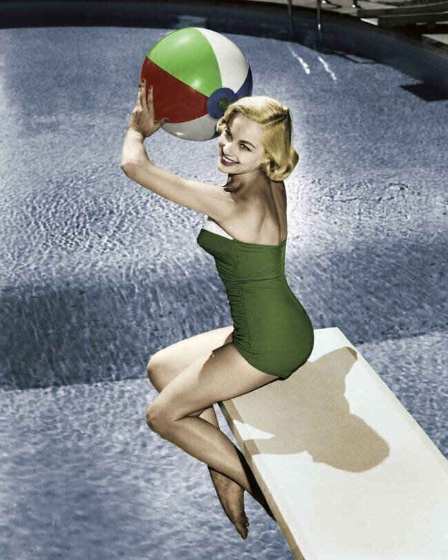 Pin-up sur un plongeoir anonymous