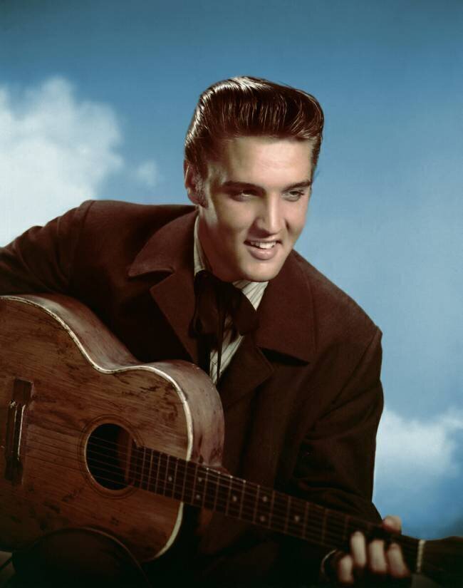 Portrait du comedien et chanteur americain Elvis Presley (1935-1977) dans le film "Love me tender" de Robert D. Webb, 1956. anonyme