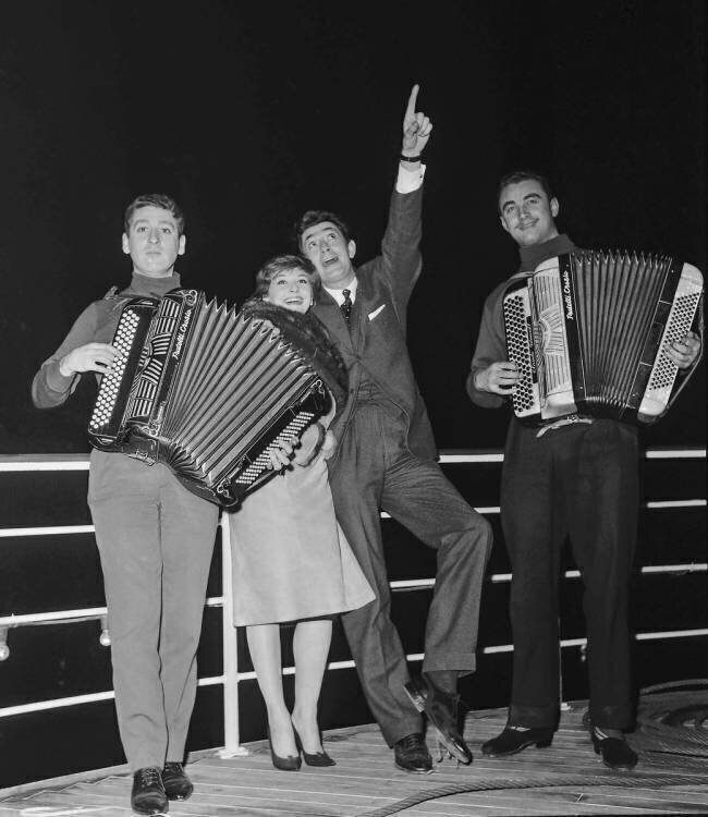 Première du film « Guinguette » sur un bateau mouche à Paris, 27 février 1959 Rue des Archives