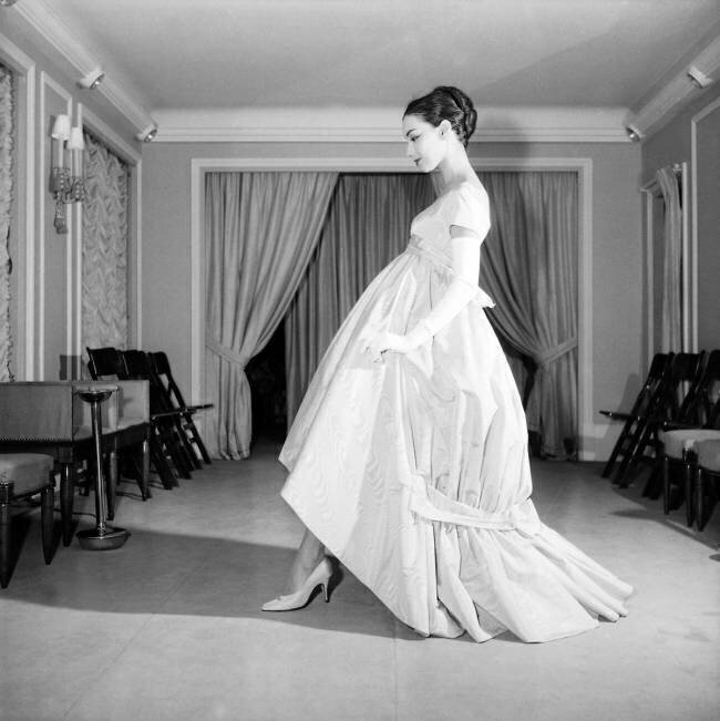 Presentation Des Nouveaux Modeles Haute Couture Lanvin Castillo Autumne Hiver 1958 Le 26 Aout 1958  Rue des Archives