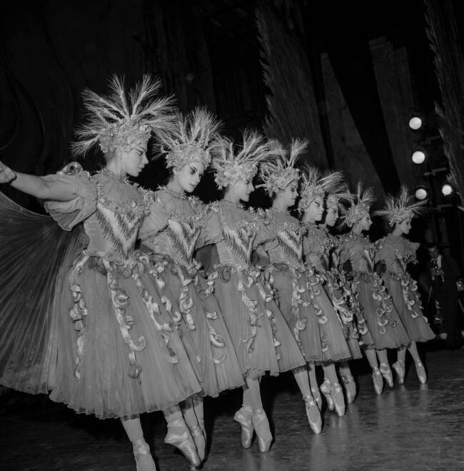 Répétition du ballet « La Belle au Bois Dormant » Rue des Archives