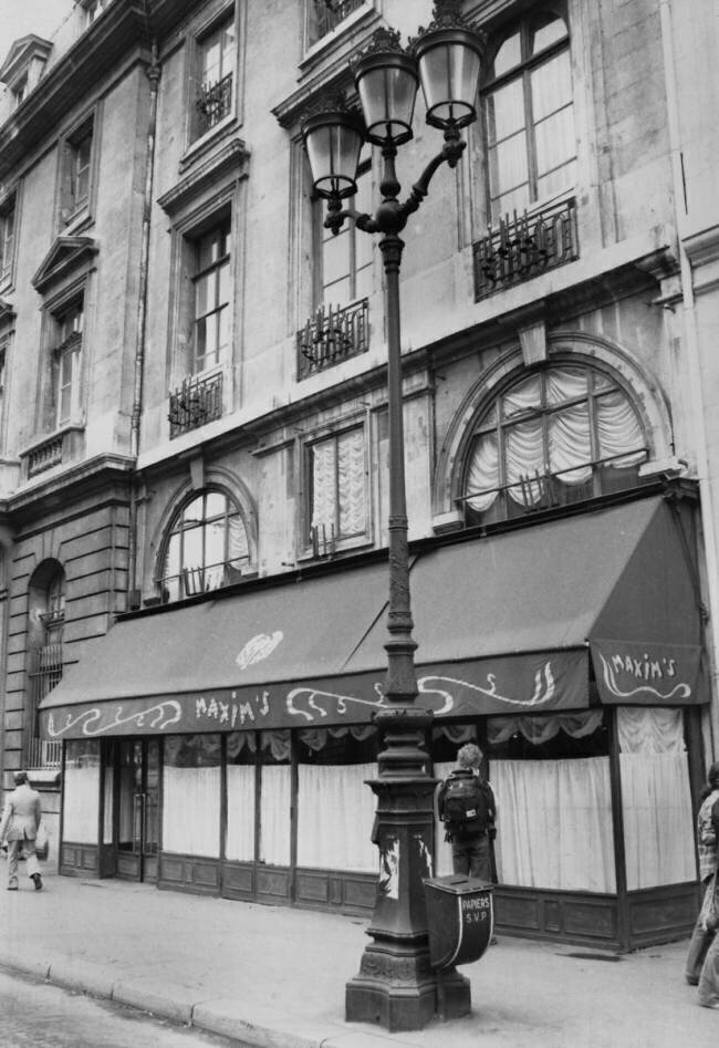 Restaurant Maxim's à Paris  Rue des Archives