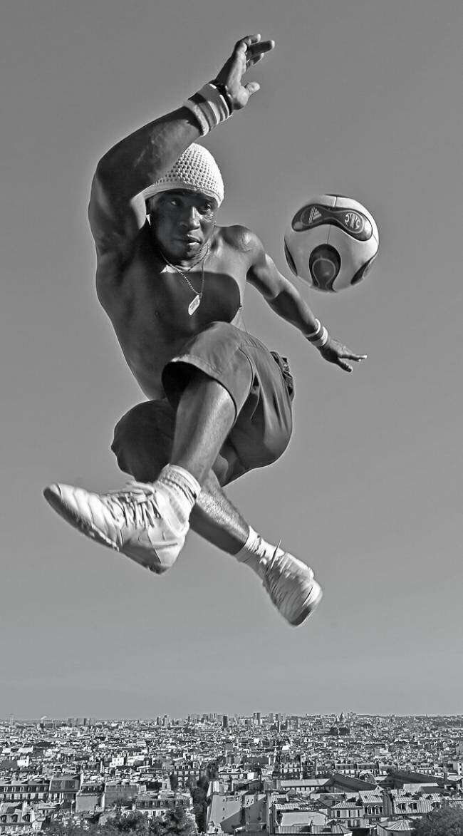 Aerial dance with a soccer ball Rodrigo Marin