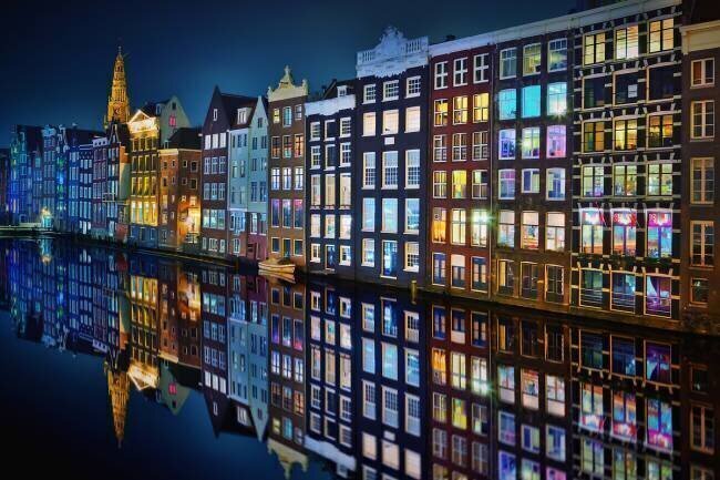 Amsterdam mirror Juan Pablo de Miguel