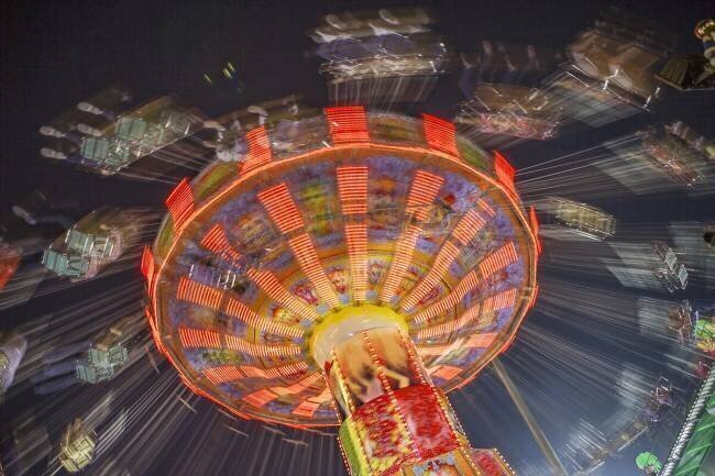 Chair swing ride anonyme