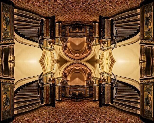 Couloir labyrinthique carrelé Ant Smith