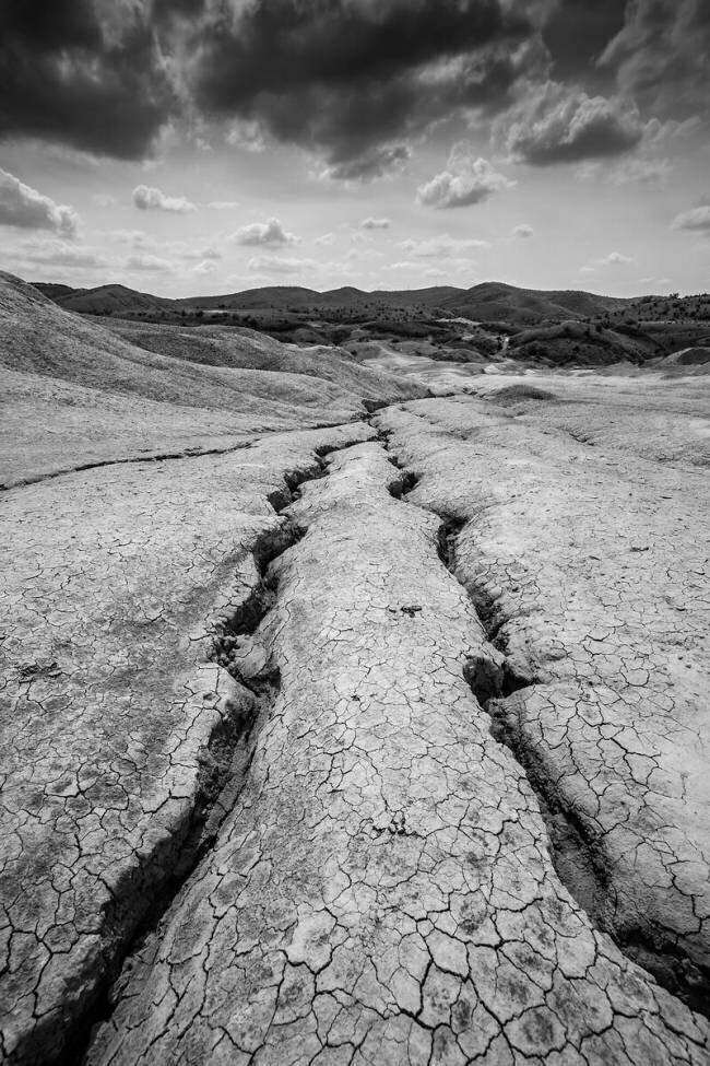 Cracks Cătălin Băican