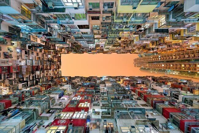 Crowded spaces Gerald Macua
