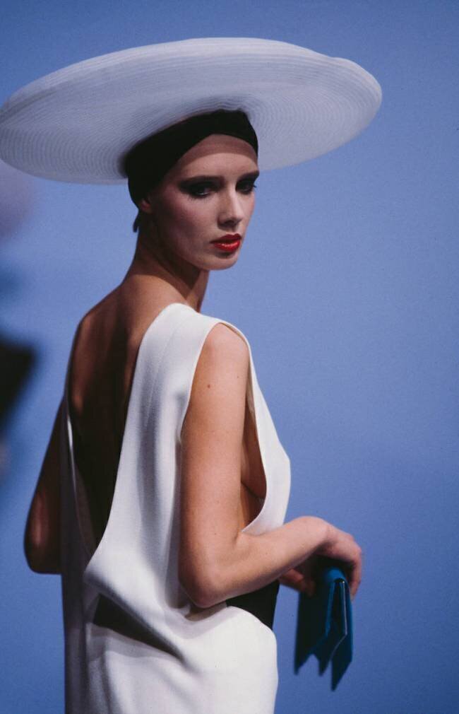 Défilé Cardin Haute Couture Printemps-Eté 1985 Daniel Simon