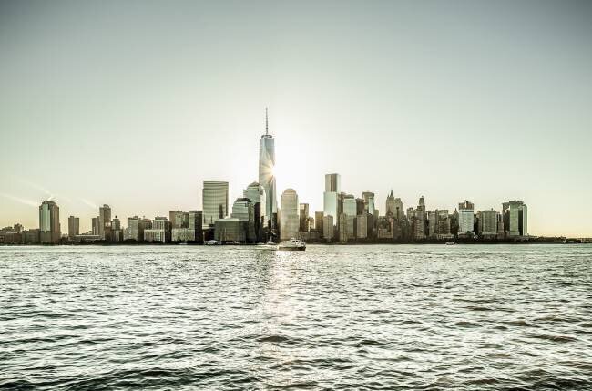 États-Unis, New York City, Manhattan, Lower Manhattan avec le quartier financier de la Liberty Tower à l'aube Antonino Bartuccio