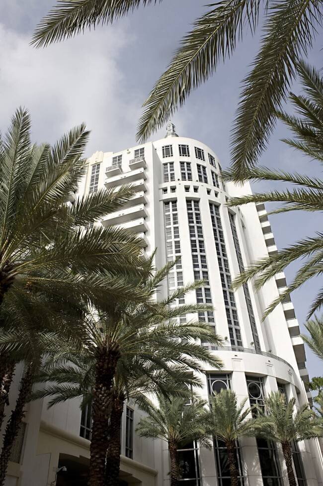 Miami, South Beach Beach. Art deco district, Tiffany Hotel Lorenzo De Simone