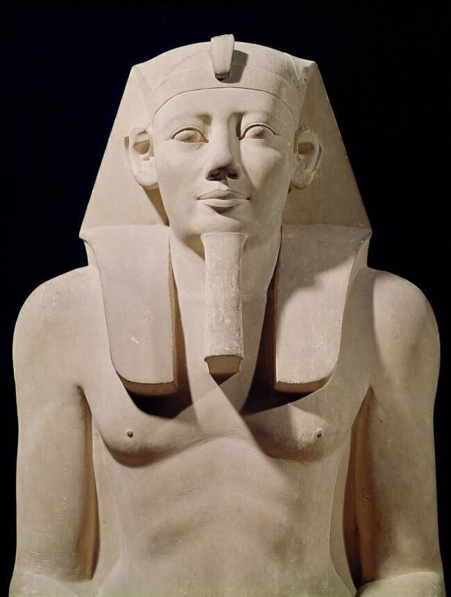 Statue assise de Sésostris I anonyme