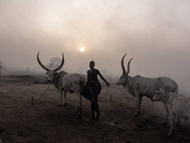Sunset at Toch Manga mundari camp, South Sudan-3056 Elena Molina