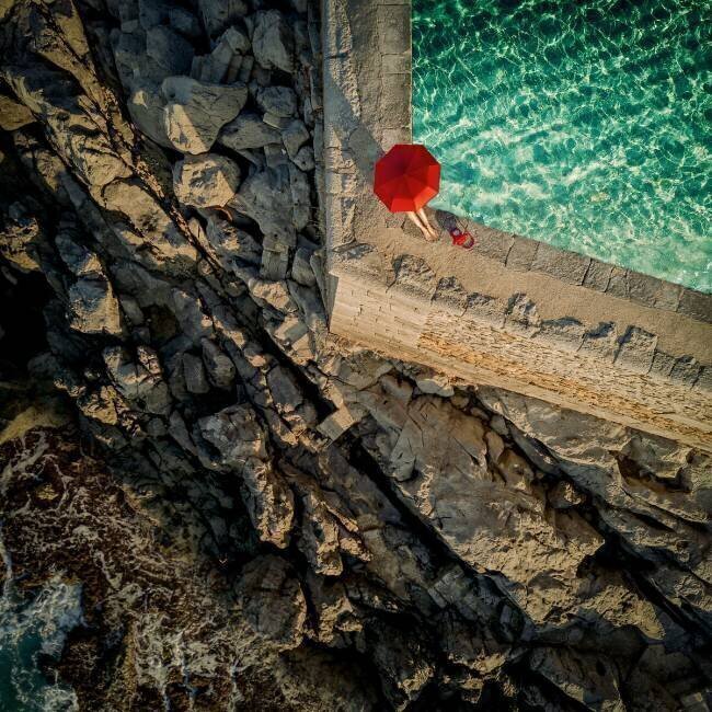 To the other side Ambra