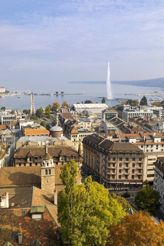 Vue de la ville depuis la cathédrale Saint-Pierre, Genève John Guidi