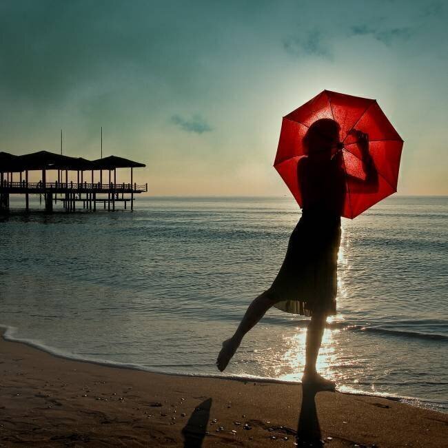 Watch her disappear Ambra