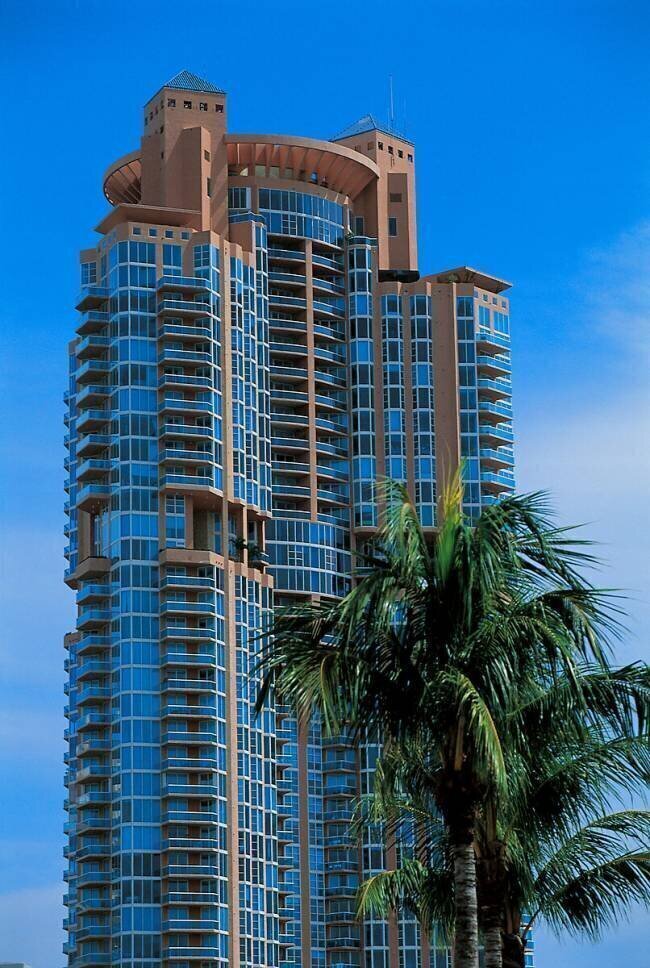  Miami, building and palm tree Siegfried Stoltzfuss