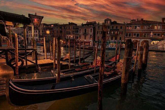 A Cozy Night in Venice Miary Andria