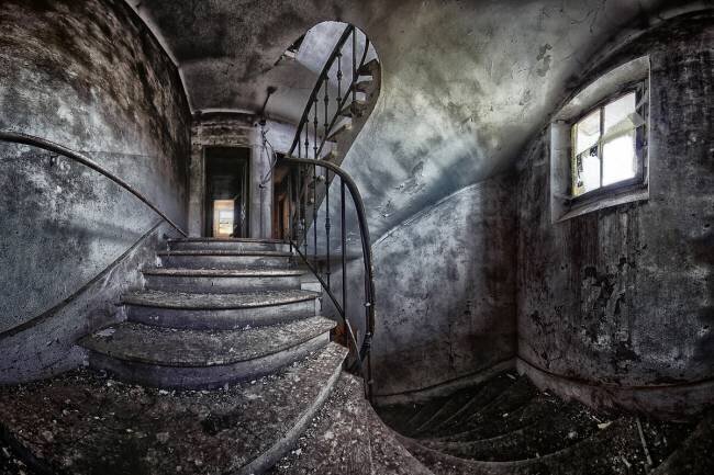 Abandoned house François Casanova