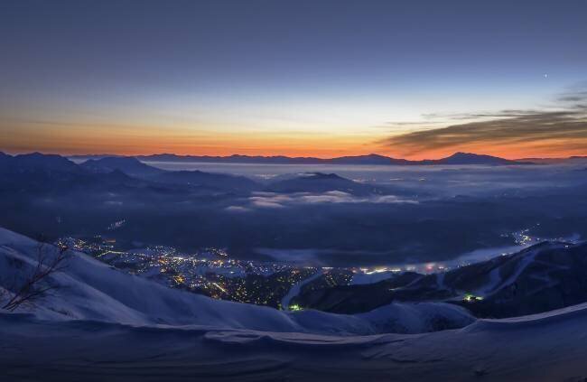 Dawn in a snowy country Yuta Kimura