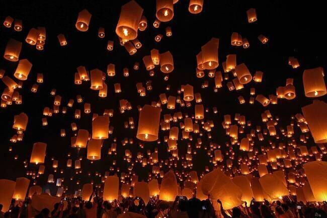 Floating Lanterns Vichaya