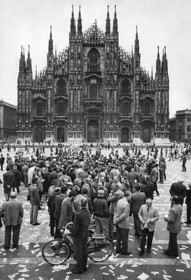 'MSI' demonstration in front of the Duomo di Milano Hervé Gloaguen