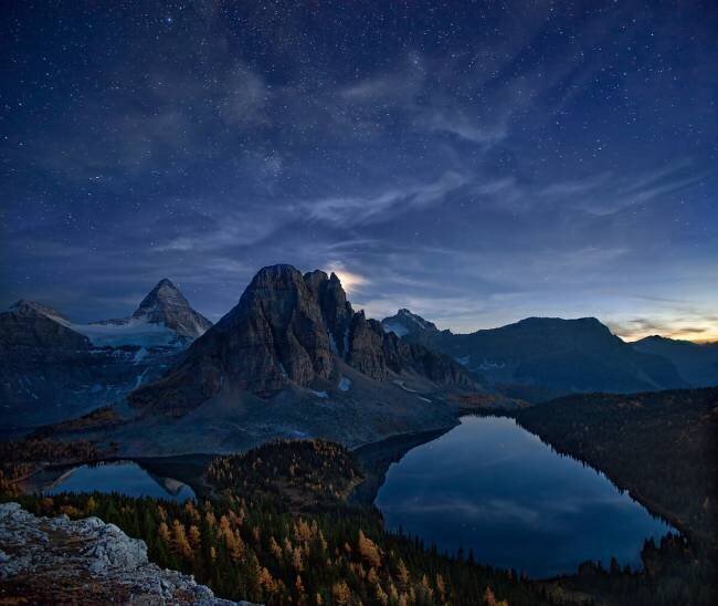 Starry Night at Mount Assiniboine Yan Zhang