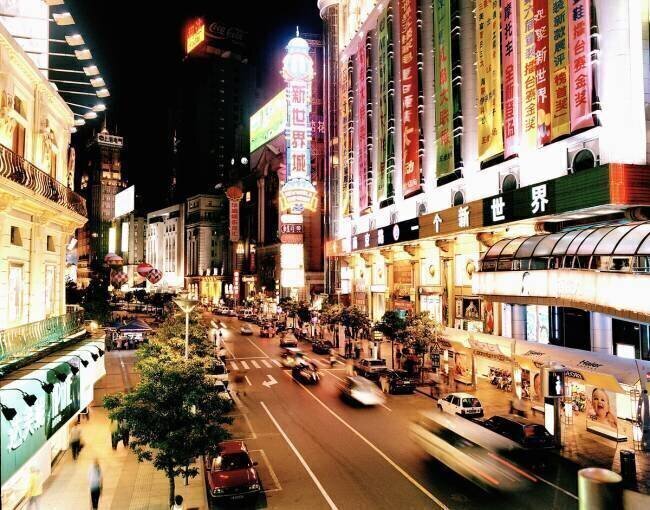 Street Scene at Night, Shanghai, China Peter Alendahl