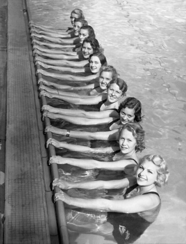 Equipe féminine de natation à Los Angeles Keystone