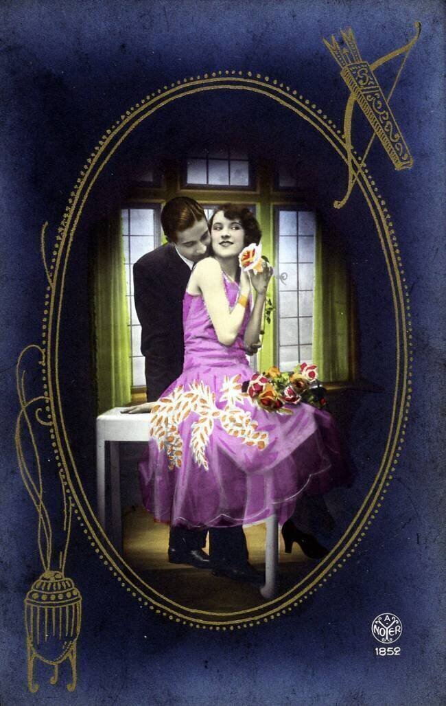 Jeune couple amoureux - carte postale anonyme