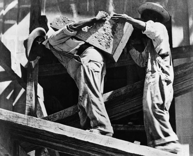 Ouvriers du stade de Mexico Tina Modotti